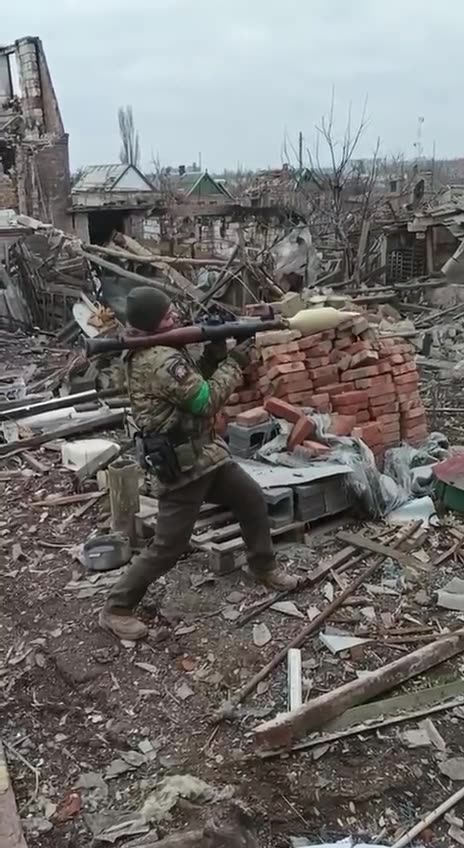 Ukrainian Fires Giant RPG
