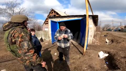 Ukraine - Hiding Artillery in garages