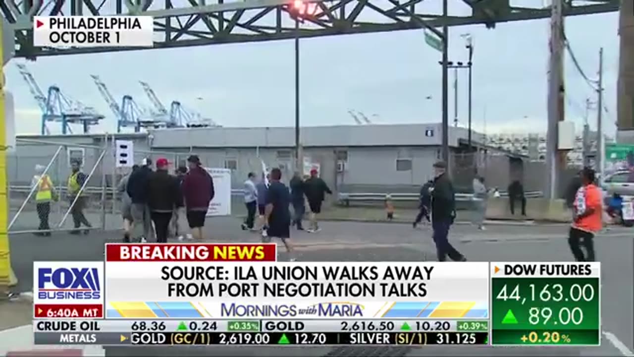 Longshoreman's union walks away from port negotiation talks, source says