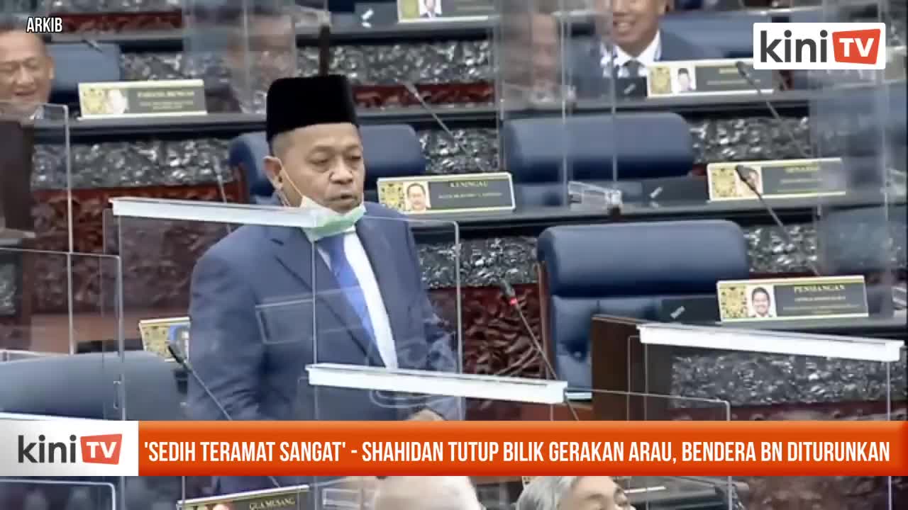 'Sedih teramat sangat' - Shahidan tutup bilik gerakan Arau, bendera BN diturun