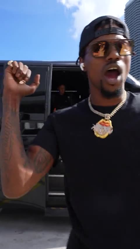 Bringing some vice back to Miami 🌴 Our #UFC287 main card has arrived for the press conference!