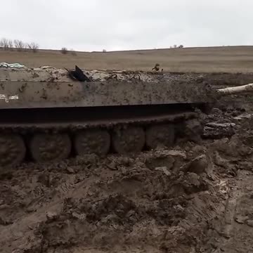 T-LB with an American howitzer M-777 got stuck in the mud