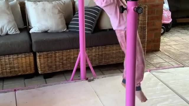 Little girl got big time strength 💪 #pullupchallenge #prodigy #nodaysoff