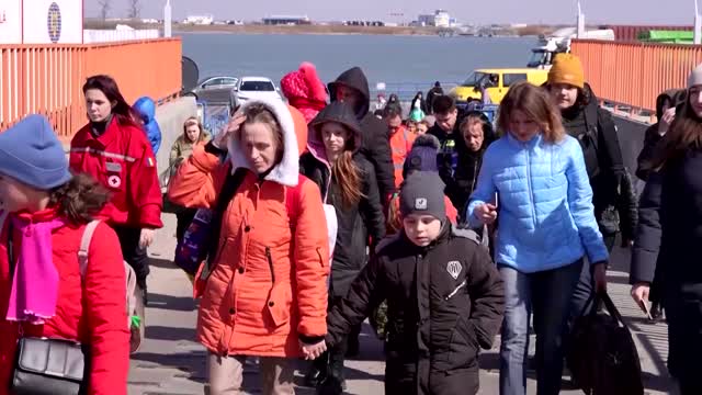 Ukrainian refugees crowd ferries crossing Danube