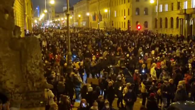 ⚡️In Munich, protests again began today against rising prices, vaccinations, inflation