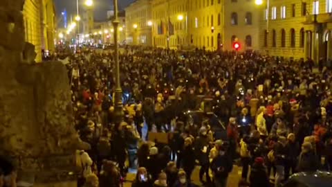 ⚡️In Munich, protests again began today against rising prices, vaccinations, inflation