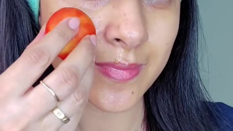 Tomatoes facial for cleansing face