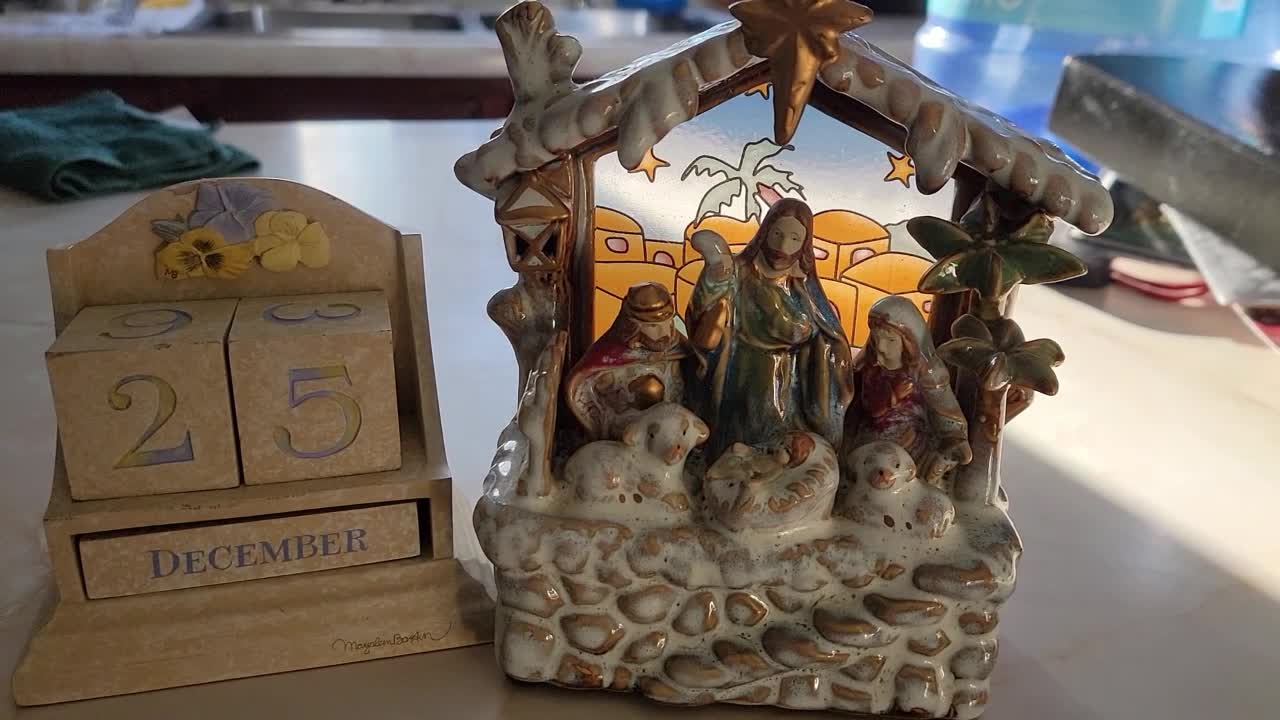 CHRISTMAS NATIVITY MUSIC BOX