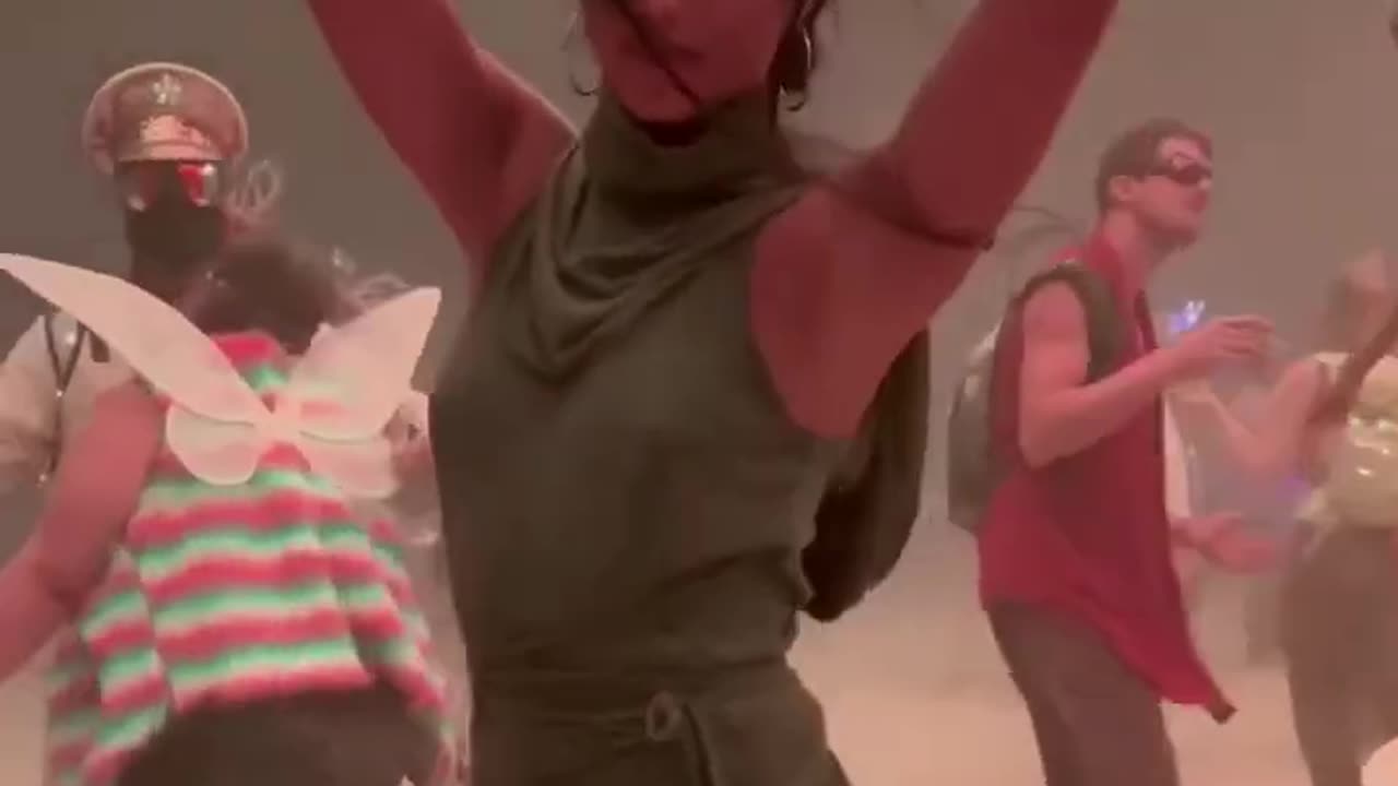 Hot sandstrom dance