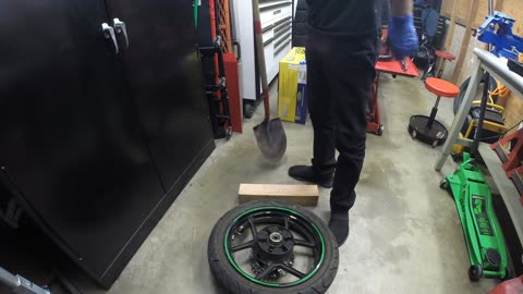 Breaking a Bead on a 2011 Ninja 250 Tire