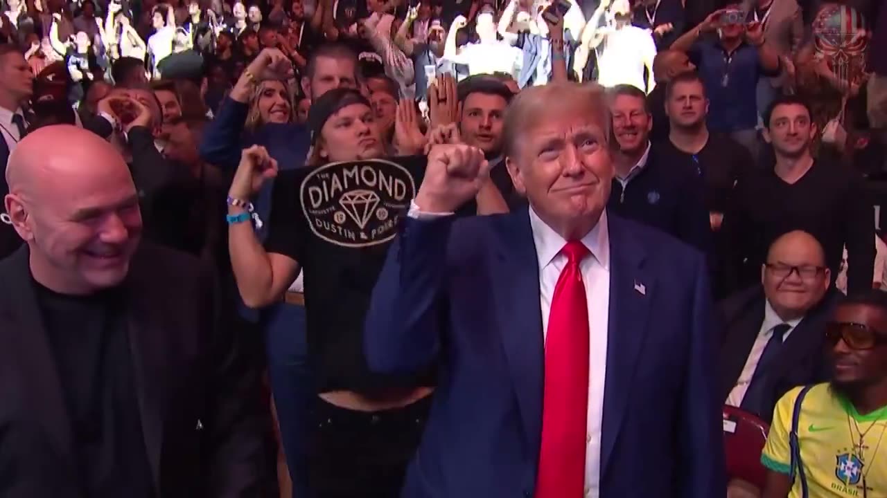 Crowd going CRAZY for Donald Trump at UFC tonight !! Theo Von going wild in the back!