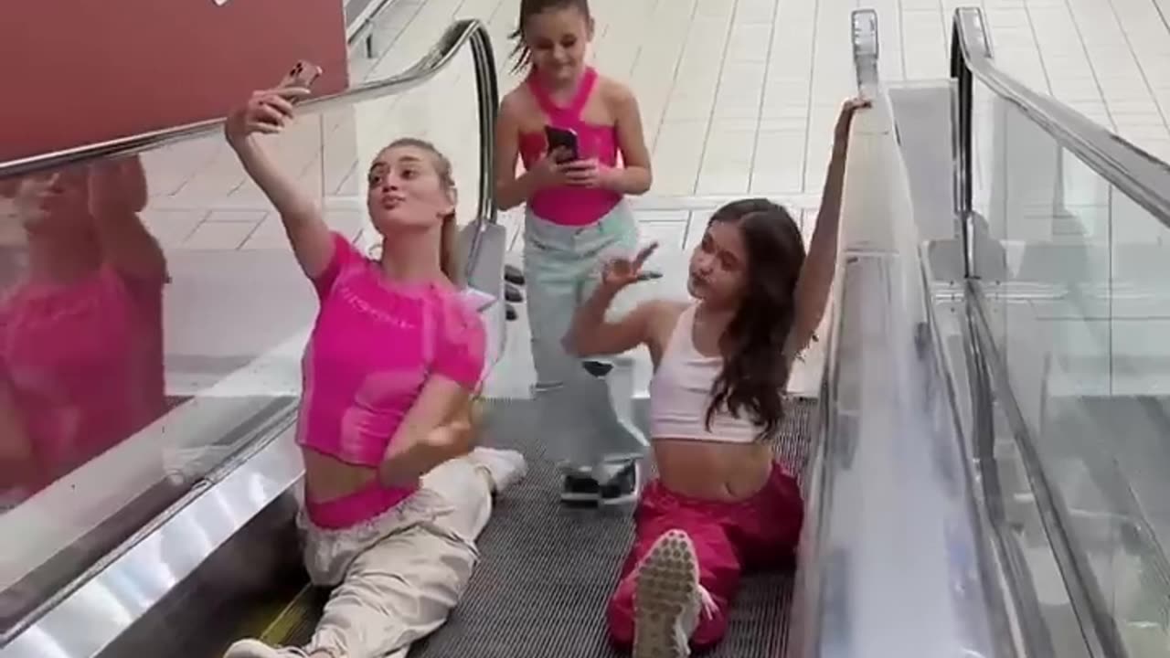 Mother Daughters Similar