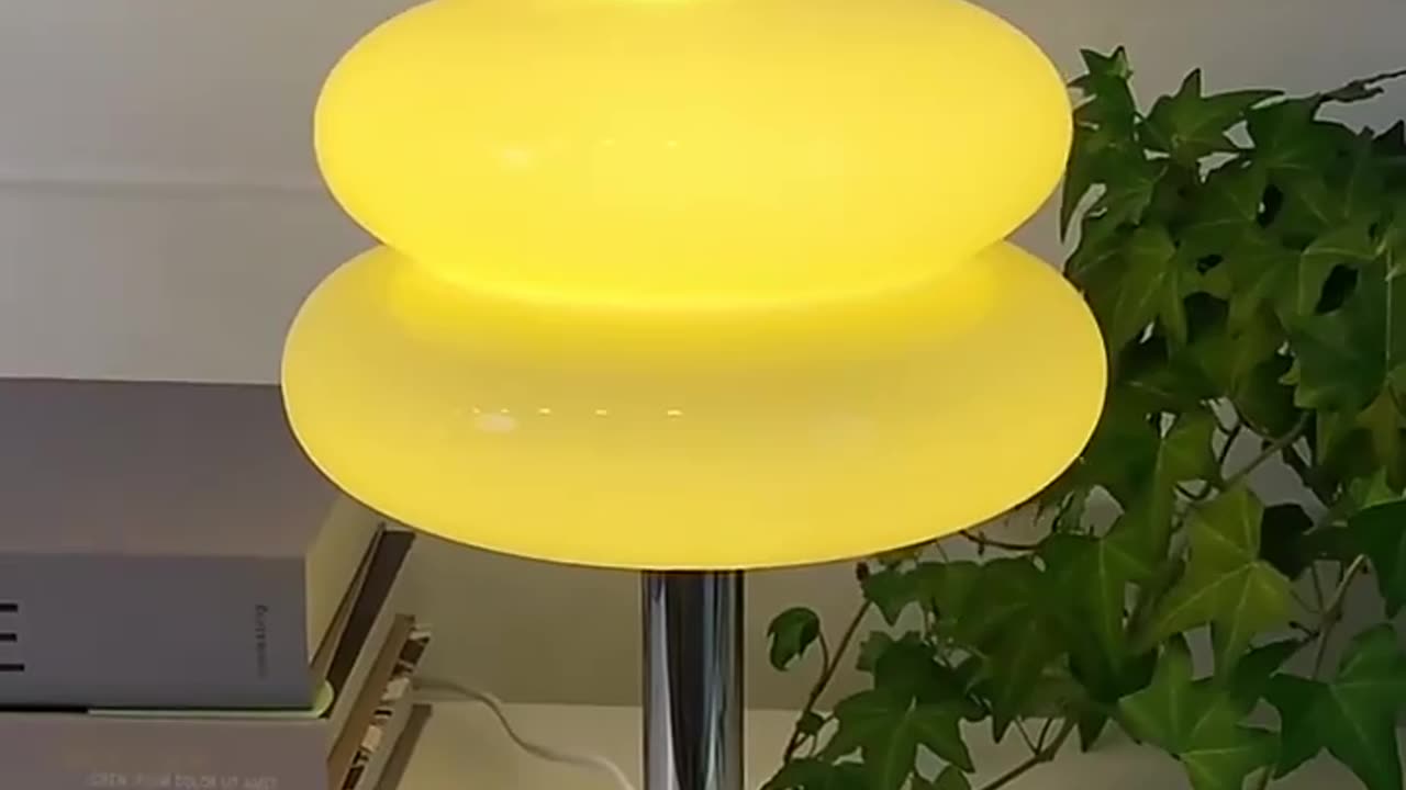 Italian Designer Glass Egg Tart Table Lamp