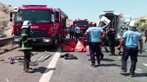 Dozens dead in Turkey after compounded road crashes _ DW News
