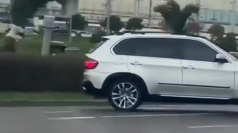 You can't drift brother to learn # BMW x5 # dangerous action, please don't imitate
