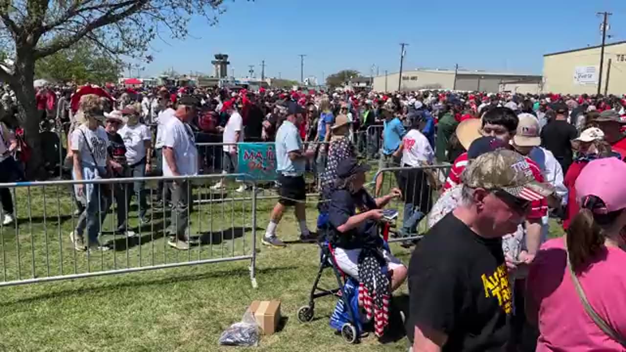 Huge turnout at the Waco, TX Trump Rally. Don't listen to the #Fakenews - America is waking up