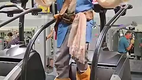 JACK SPARROW at the GYM #shorts 💪🏻🏴_☠️