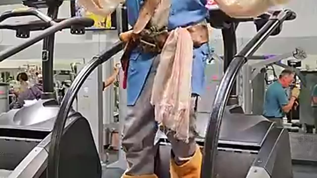 JACK SPARROW at the GYM #shorts 💪🏻🏴_☠️