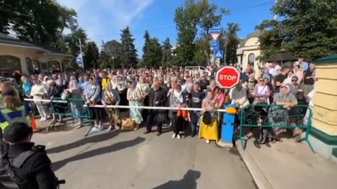 Ukrainian Police block Orthodox Christians from attending the Sunday Liturgy at Kiev Lavra monastery