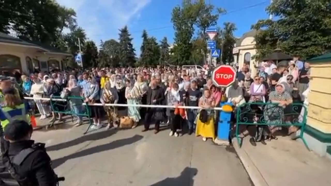 Ukrainian Police block Orthodox Christians from attending the Sunday Liturgy at Kiev Lavra monastery