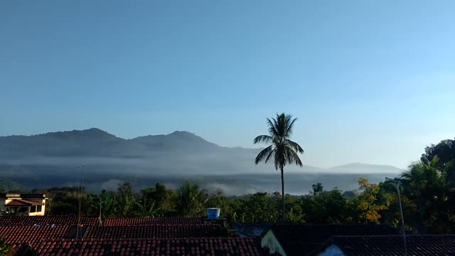 LOOK THIS! Cloud sheet over mountain.
