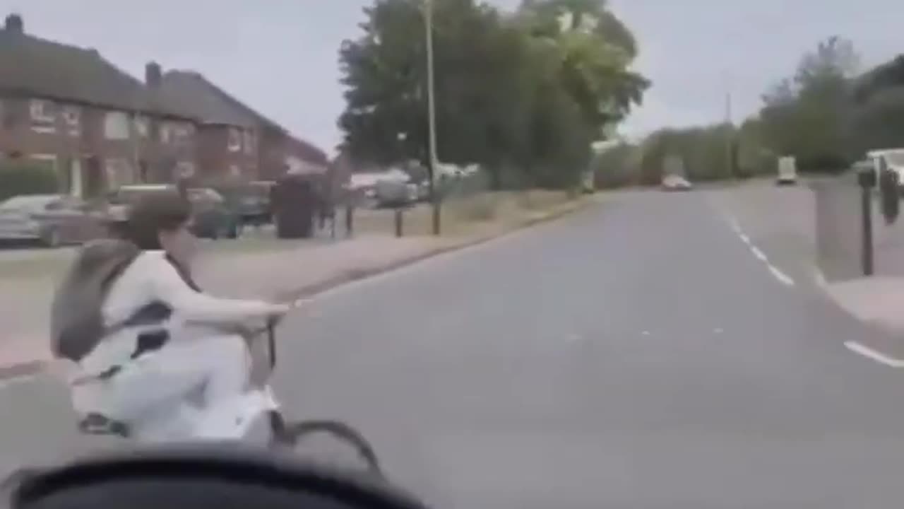 DJ Audits aka Nigel Dicks runs over child (raw footage)