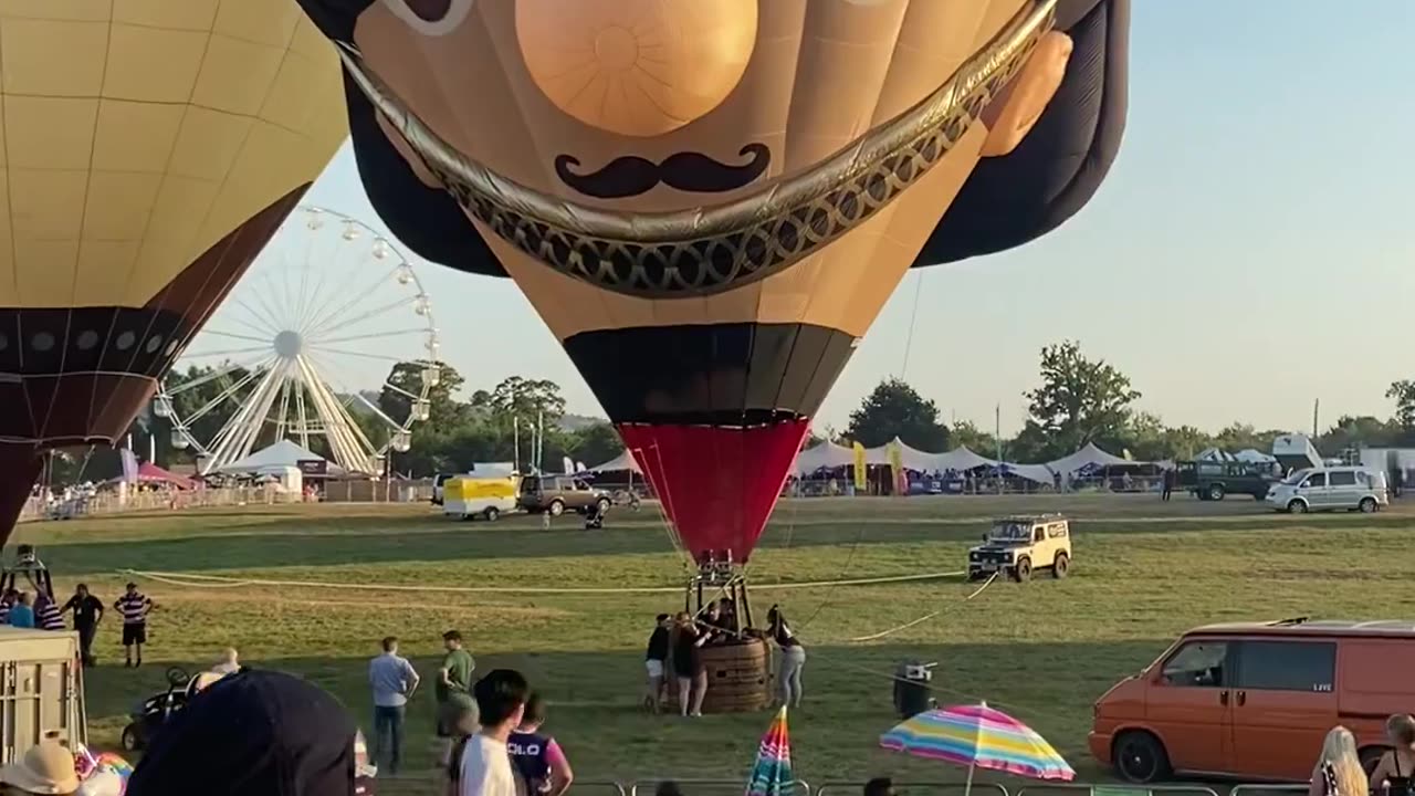 𝐀𝐌𝐀𝐙𝐈𝐍𝐆 Balloon Festival BRISTOL, ENGLAND #shorts