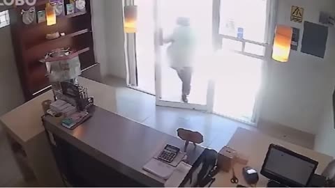 Trapped Robber Had No Way Out