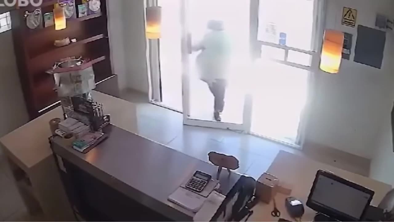Trapped Robber Had No Way Out