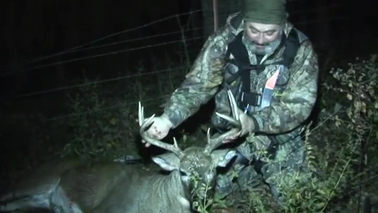 Roger Raglin Shoots a Big Whitetail