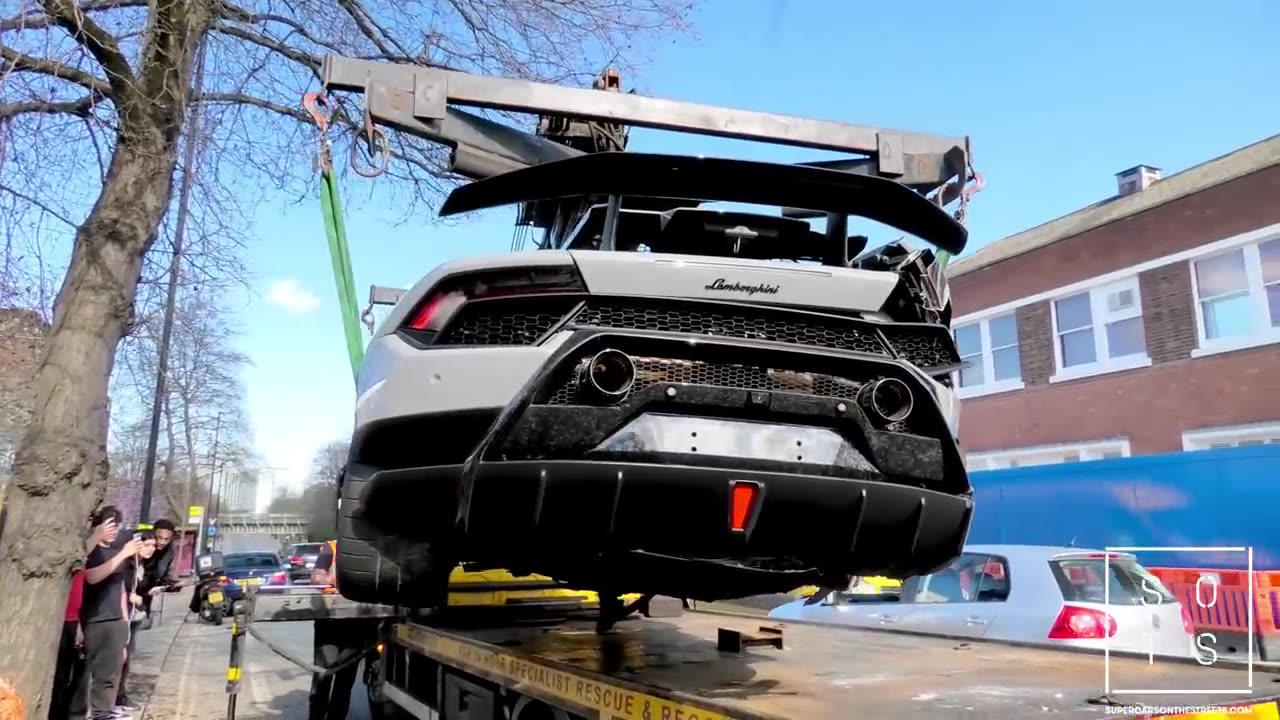 Lamborghini Performante LOSES control and CRASHES into a Tree