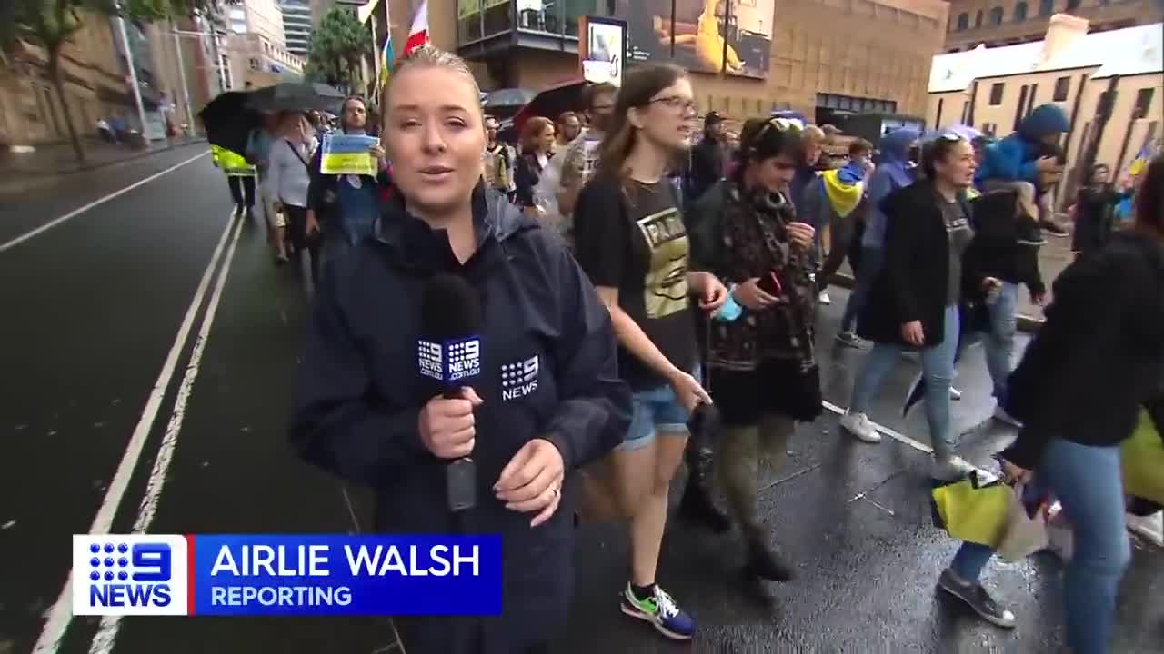Fighting begins on the streets of Kyiv, Ukraine President urges people to fight | 9 News Australia