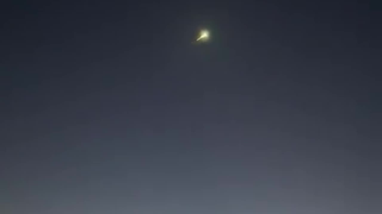 Mesmerizing green fireball suddenly lit up the sky above Navarre, Florida.