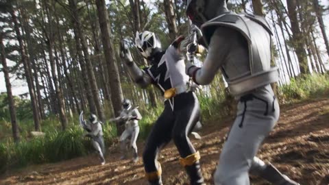 Power Rangers Cosmic Fury S03E02 720p HD NF WEB-DL [Hindi-Eng] ESub.mkv