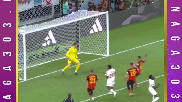 Thibaut Courtois mampu menepis tendangan penalti Alphonso Davies pada laga pertama Grup F#youtubesho