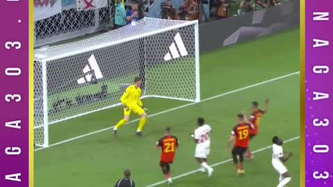 Thibaut Courtois mampu menepis tendangan penalti Alphonso Davies pada laga pertama Grup F#youtubesho