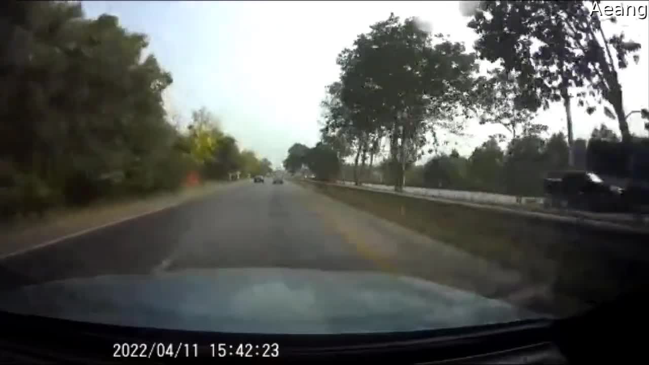 Pickup's Tire Blows Out, Causing it to Spinout and Roll Over