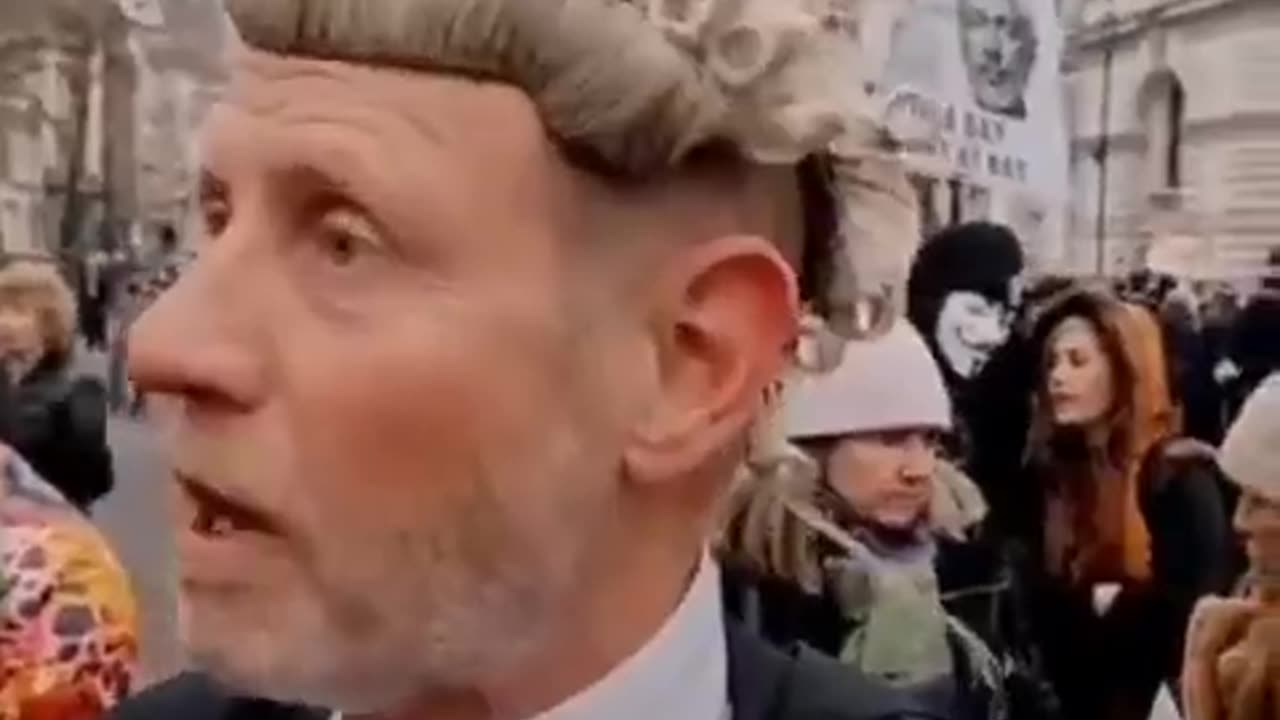 Barrister explains why he's dressed in his work attire at Covid protest.