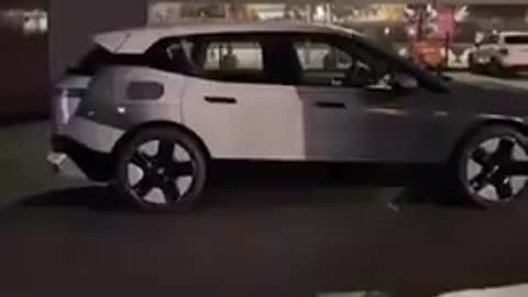 WOW THIS AMAZINGLY UNIQUE CAR CHANGES COLOR BY A APP