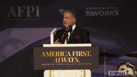😎 Sylvester Stallone says Trump is like the "second George Washington." 🔥