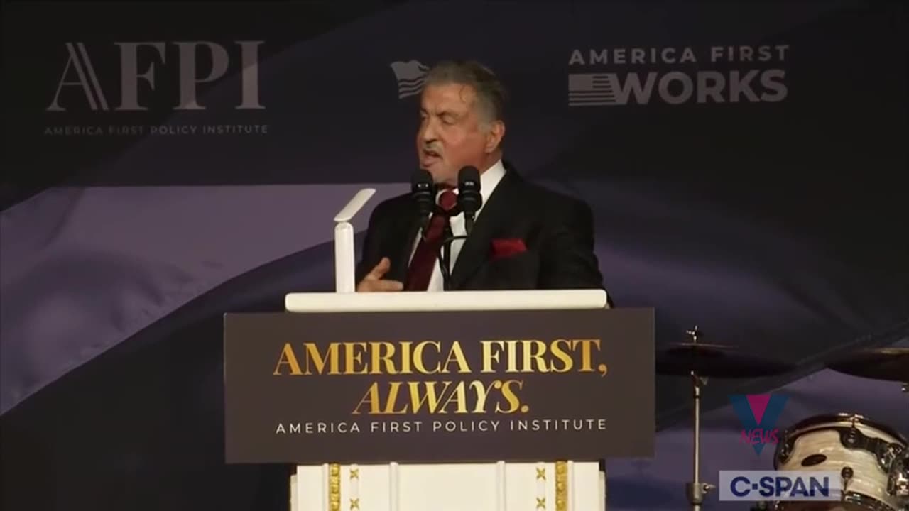 😎 Sylvester Stallone says Trump is like the "second George Washington." 🔥