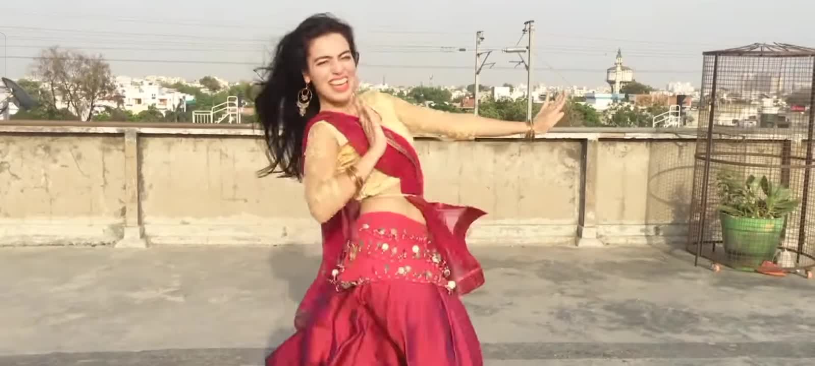 Rail main dhakka laage se dance // renuka panwar new song// dance with alisha