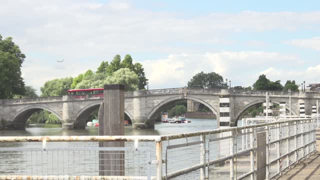 kew | bridge | raw 1