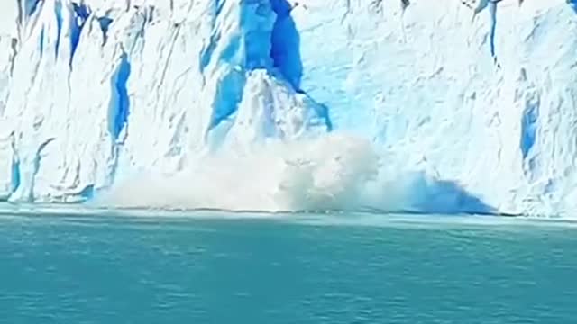 Perito Moreno Glacier Melts During a Boat Tour - By ViralSnare