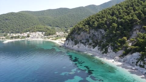 Smooth Sea Waves to Relax in the Beach