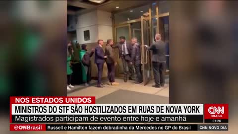 Manifestantes hostilizam ministros do STF na porta de hotel em Nova York | NOVO DIA