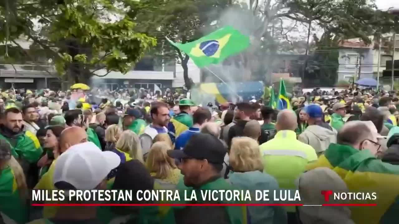 Persisten las protestas por derrota de Bolsonaro en Brasil | Noticias Telemundo