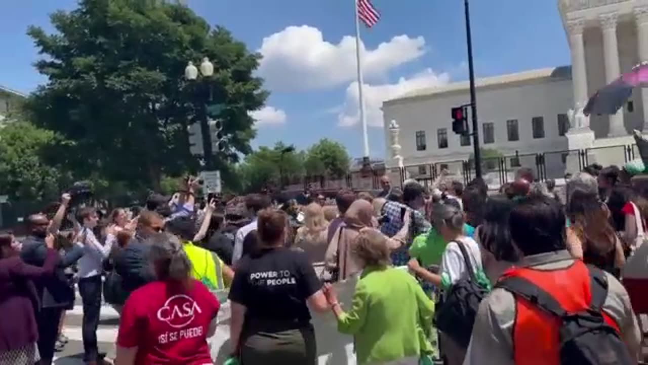 Democratic lawmakers including Ocasio-Cortez, Tlaib, Speier arrested in abortion protest