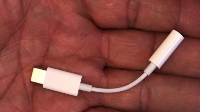 USED Open-Box Fair Apple USB-C to 3.5mm Headphone Jack Adapter White Works with iPad