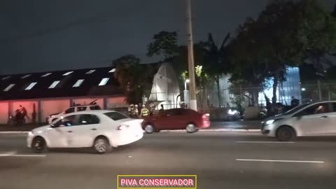 BRIGA NA MARGINAL TIETÊ PATRIOTAS CONSERVADOR vers PETISTA COMUNISTA DE EXTREMA ESQUERDA